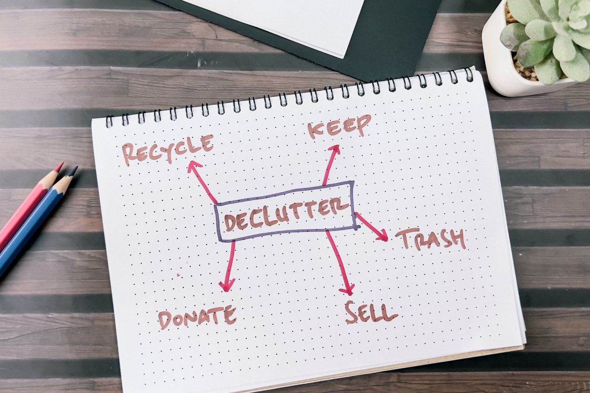 notepad with notes about decluttering