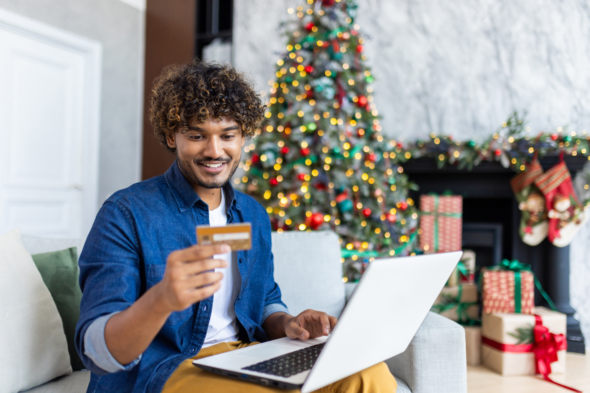Man holiday shopping online